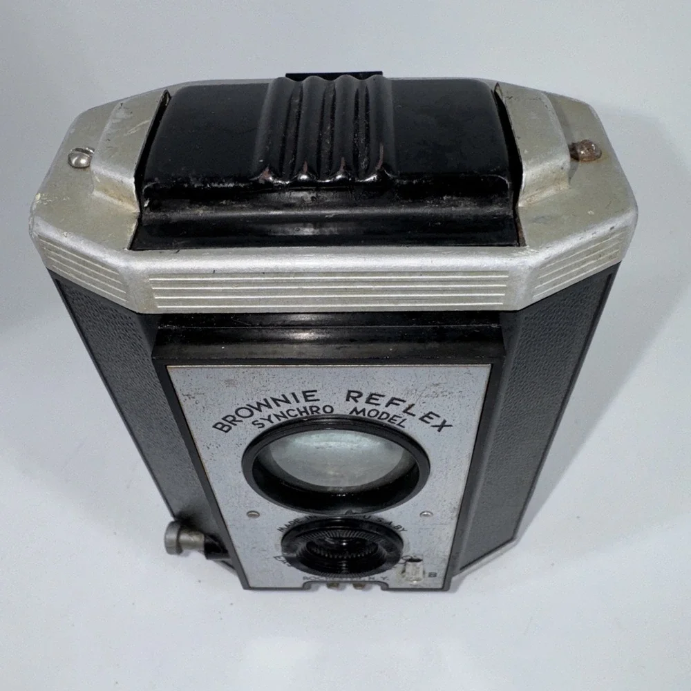 Antique Cameras Lot Of 2 Brownie Reflex Synchro & Six-20 w/Film & Carrying‎ Case